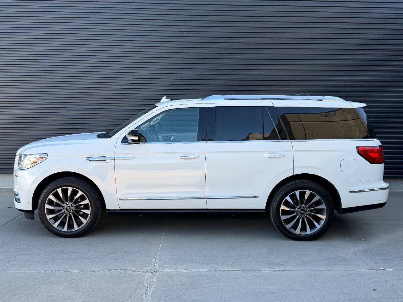 Used 2021 Lincoln Navigator Reserve w/ Luxury Package AWD/4WD image 11
