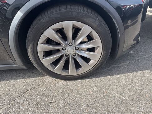 Used 2018 Tesla Model X 75D image 2