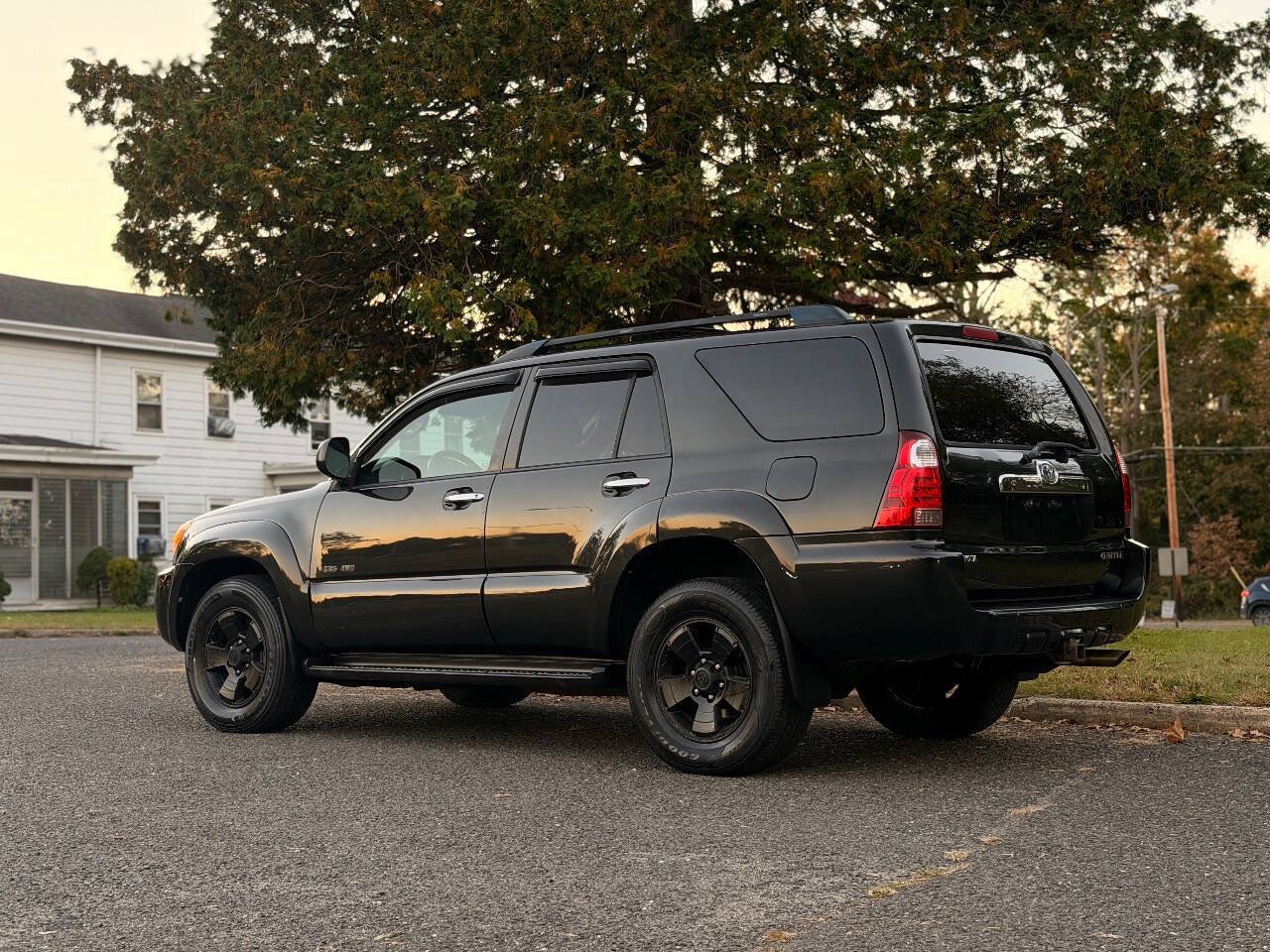 Used 2007 Toyota 4Runner SR5 AWD/4WD image 3