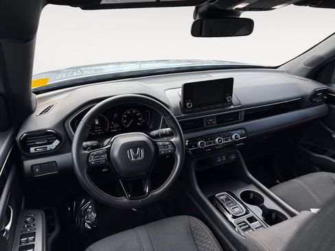Certified 2024 Honda Pilot Sport image 15