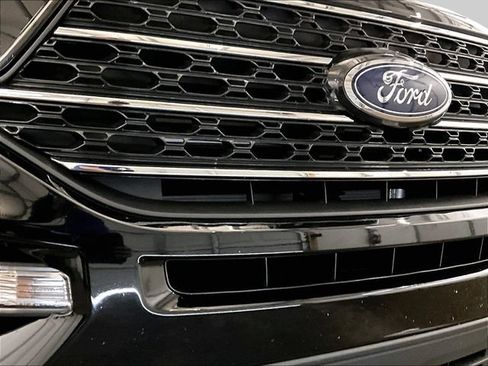 Used 2022 Ford Explorer XLT w/ Equipment Group 202A AWD/4WD image 30