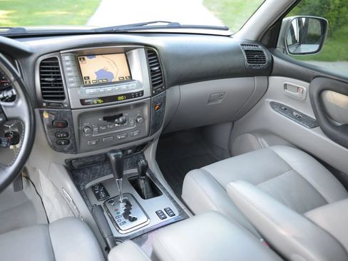 Used 2007 Toyota Land Cruiser AWD/4WD image 81