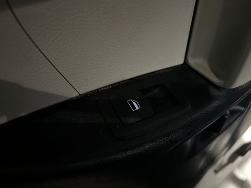 Used 2020 Chrysler Pacifica Touring-L image 20