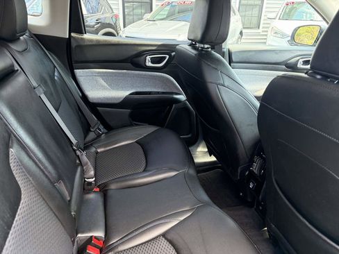 Used 2022 Jeep Compass Latitude image 25