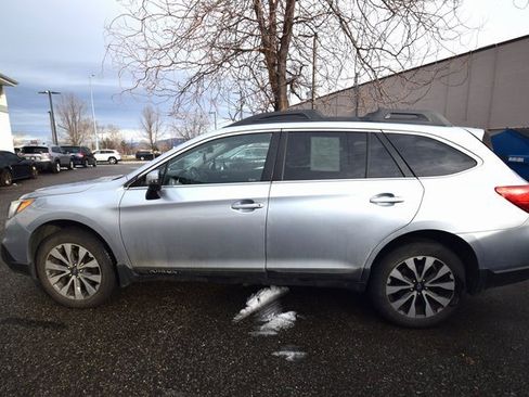 Used 2017 Subaru Outback 2.5i Limited image 2