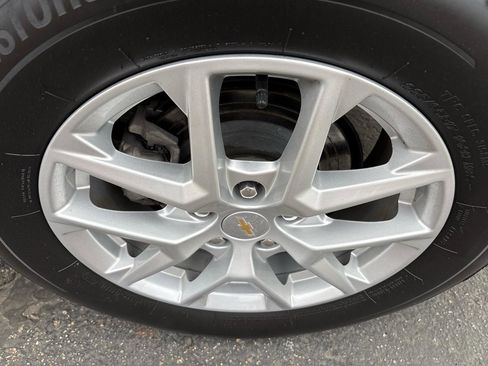 Used 2023 Chevrolet Equinox LT w/ Driver Convenience Package image 5