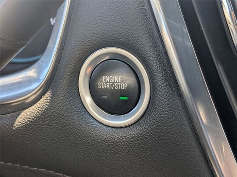 Used 2022 Chevrolet Traverse LT FWD image 15