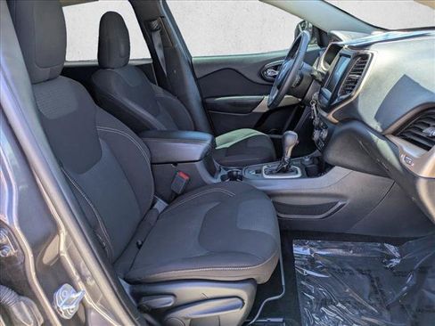 Used 2017 Jeep Cherokee Latitude w/ Comfort & Sound Group AWD/4WD image 20