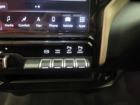 Used 2024 RAM 2500 Laramie w/ Safety Group AWD/4WD image 9