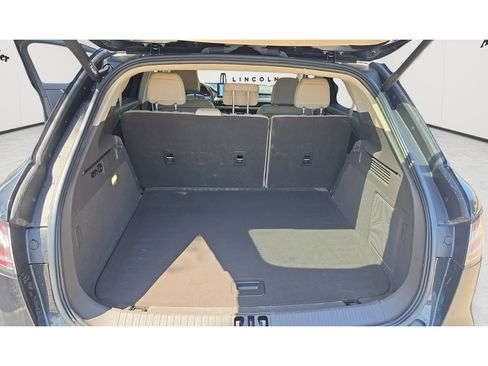 Used 2022 Lincoln Nautilus FWD w/ Premium Package image 22