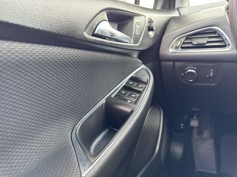 Used 2019 Chevrolet Cruze LS FWD image 16