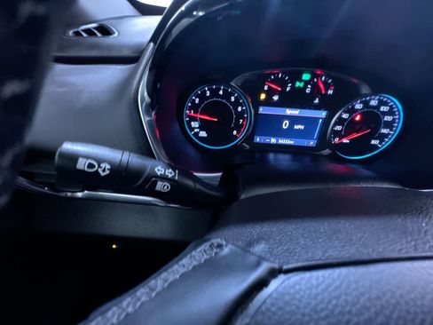 Used 2023 Chevrolet Traverse LT image 18