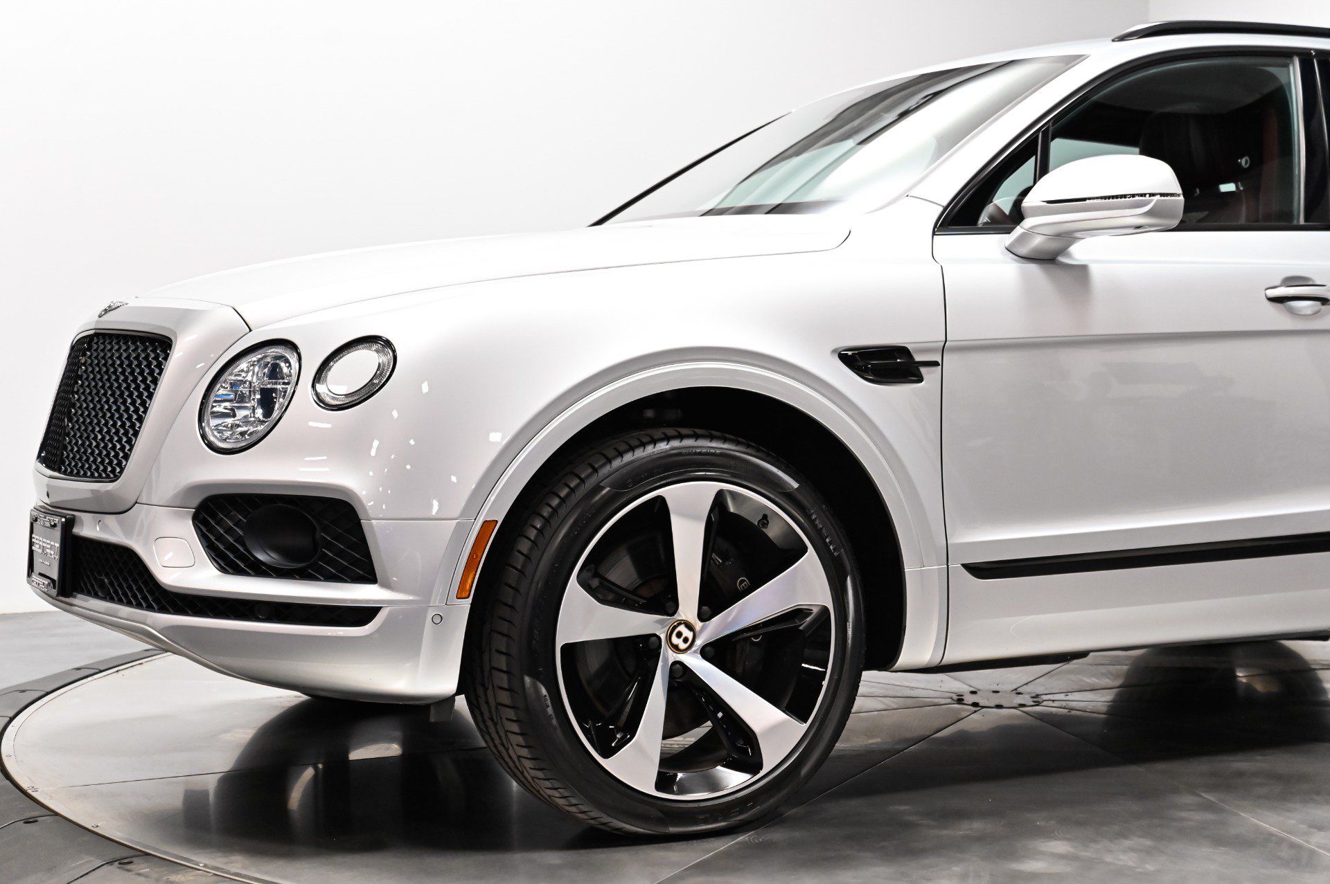 Used 2019 Bentley Bentayga AWD/4WD image 4
