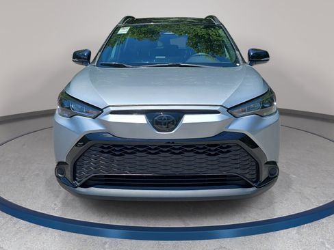 Used 2024 Toyota Corolla Cross AWD Hybrid w/ Moonroof Package image 2