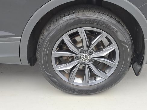 Used 2023 Volkswagen Tiguan SE w/ Panoramic Sunroof Package FWD image 34