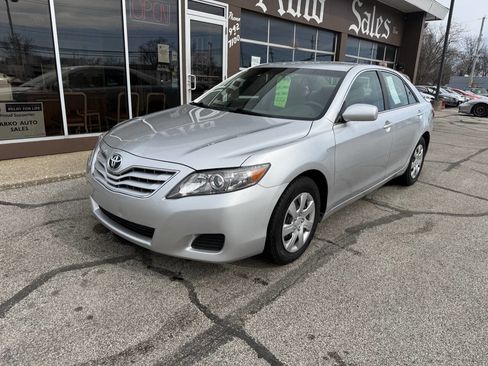 Used 2011 Toyota Camry LE w/ Fleet Convenience Pkg image 2
