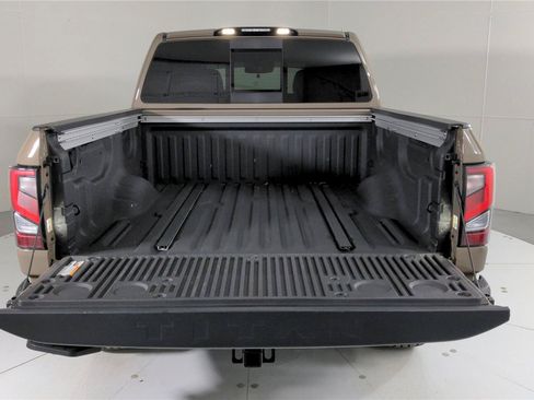 Used 2021 Nissan Titan PRO-4X w/ Pro-4x Convenience Package AWD/4WD image 29
