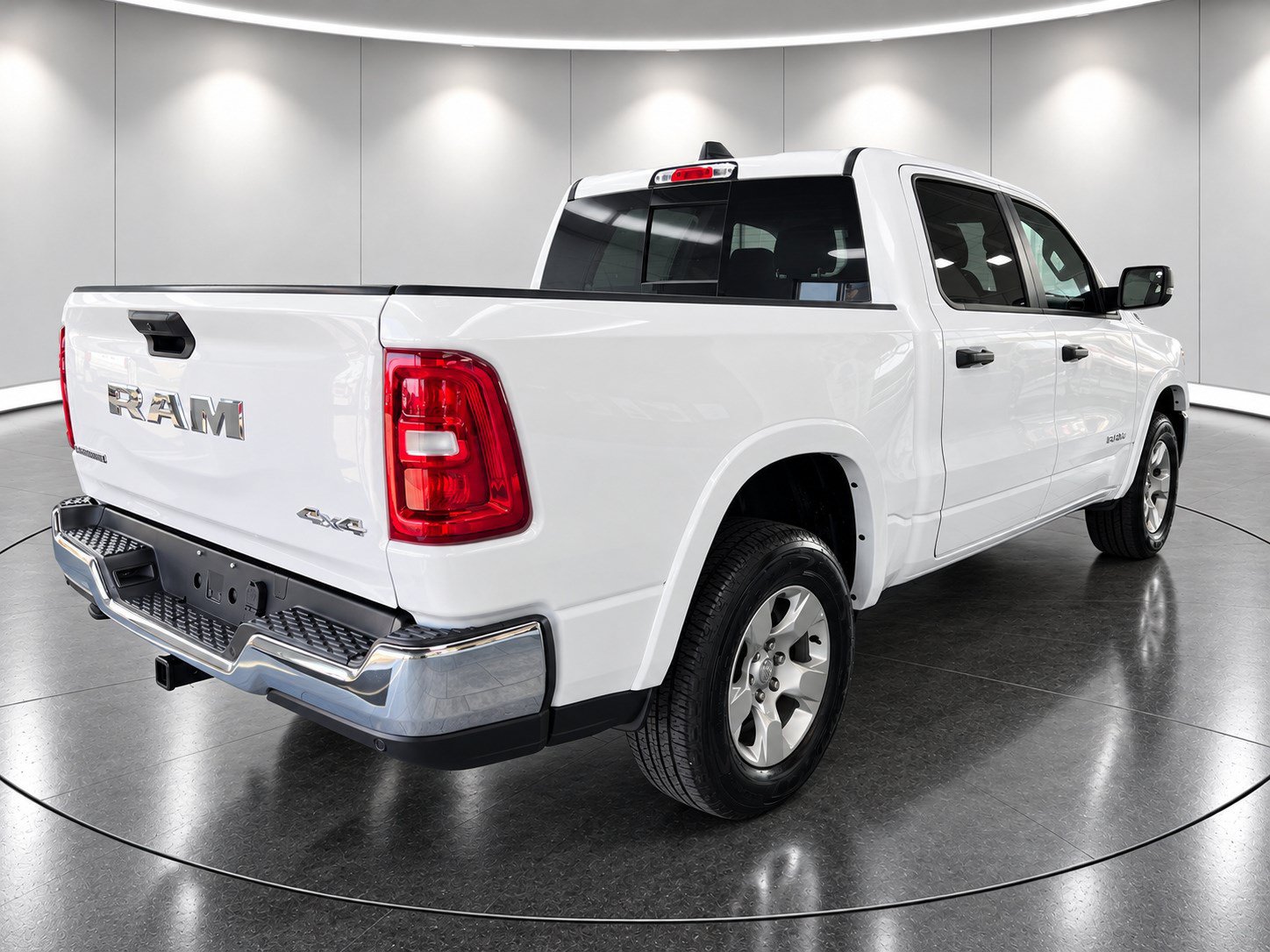 Used 2025 RAM 1500 Big Horn AWD/4WD image 4