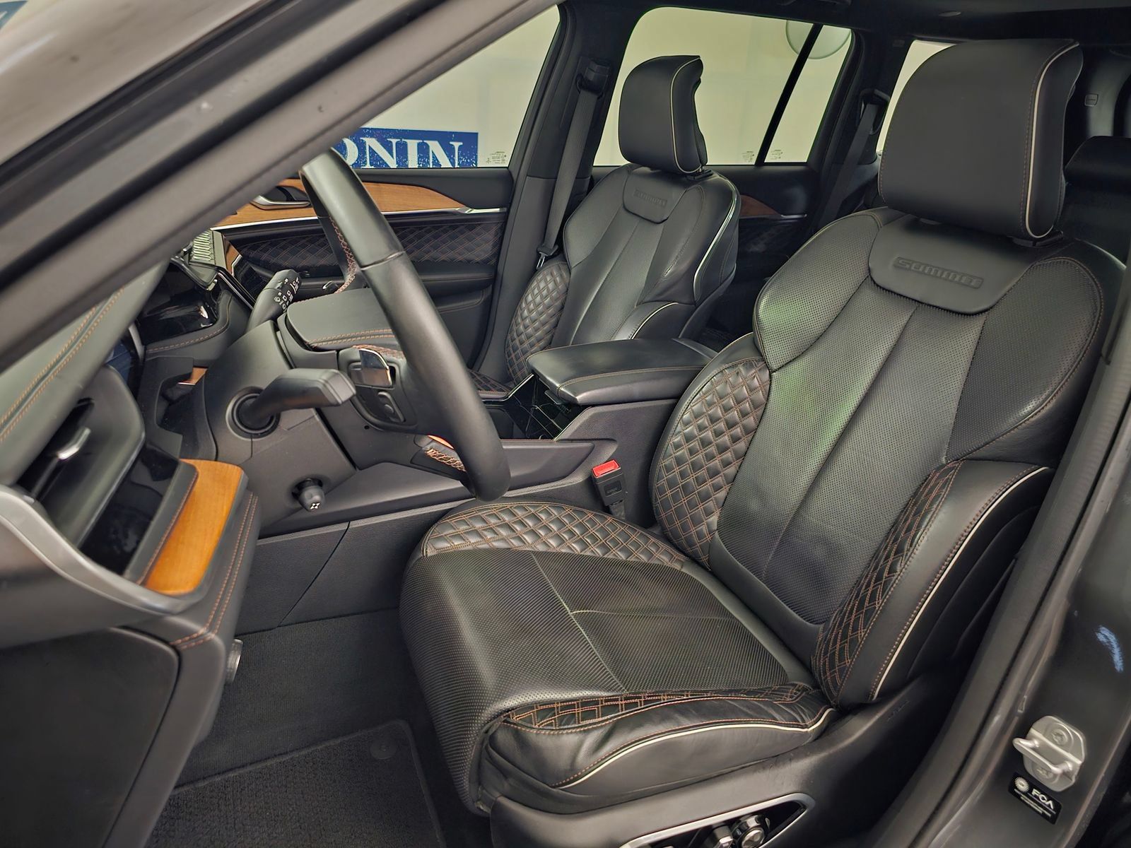 Used 2022 Jeep Grand Cherokee Summit AWD/4WD image 5