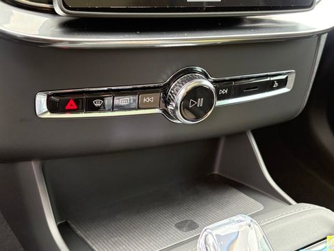 New 2026 Volvo XC90 B6 Core image 15