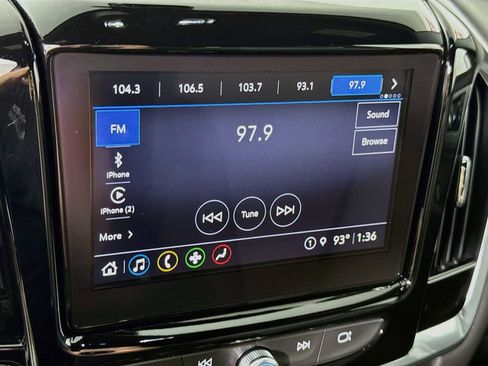 Used 2023 Chevrolet Traverse LT FWD image 6