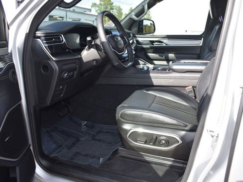 Used 2024 Jeep Wagoneer Series II w/ Convenience Group I image 12