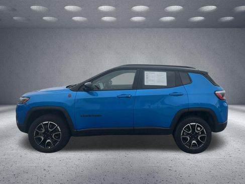 Used 2025 Jeep Compass Trailhawk AWD/4WD image 4