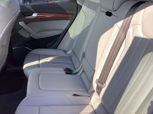 Used 2022 Audi Q5 e Premium Plus w/ Premium Plus Package image 13