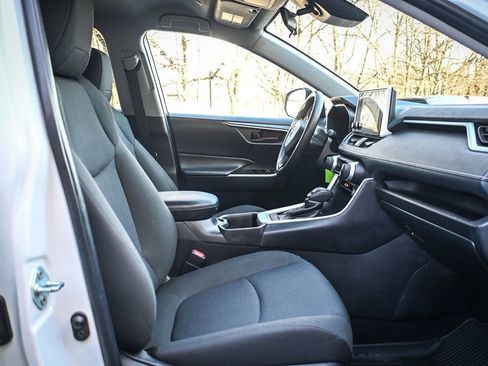 Used 2023 Toyota RAV4 LE AWD/4WD image 17