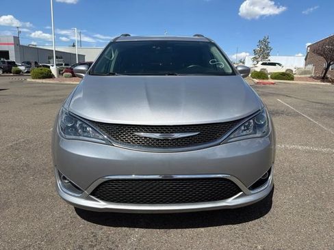 Used 2017 Chrysler Pacifica Touring-L Plus FWD image 2