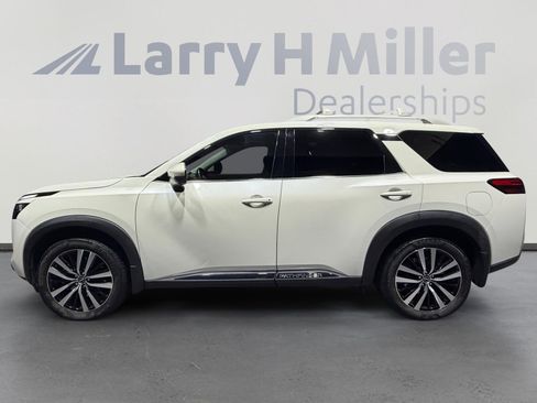Used 2024 Nissan Pathfinder Platinum w/ Cargo Package image 2