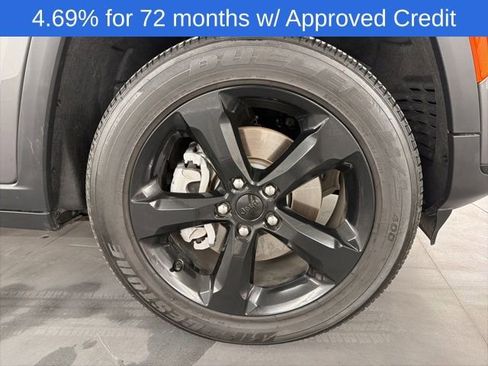 Used 2025 Jeep Grand Cherokee L Laredo image 12