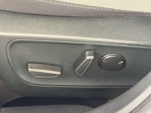 Used 2022 Ford Escape SE w/ SE Sport Appearance Package FWD image 17