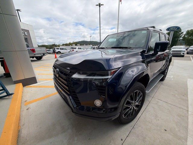 Used 2025 Lexus GX 550 w/ Accessory Package (2T) AWD/4WD image 2