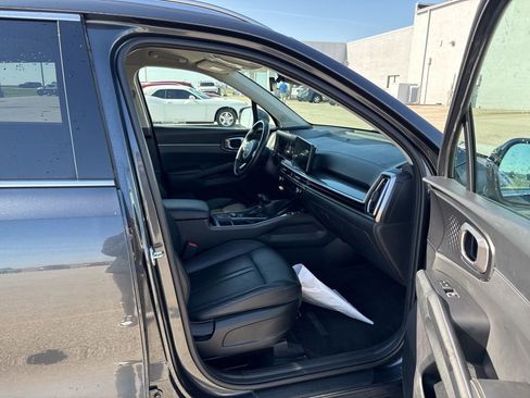 Used 2024 Kia Sorento S image 15