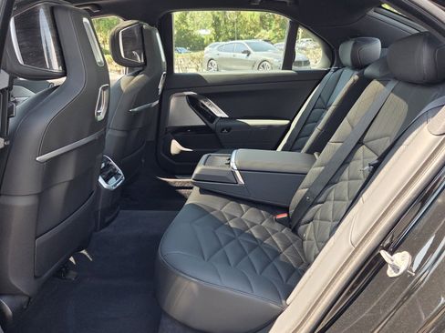 Used 2025 BMW 740i xDrive AWD/4WD image 11