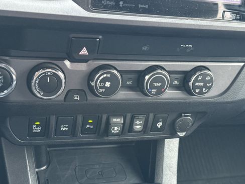 Used 2019 Toyota Tacoma TRD Off-Road image 18