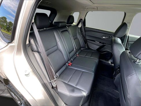 Certified 2025 Nissan Rogue SL w/ SL Premium Package FWD image 28