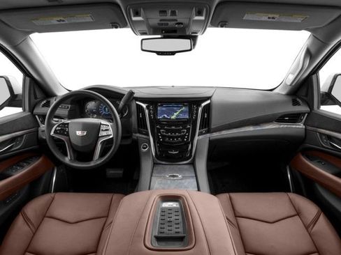 Used 2017 Cadillac Escalade ESV Premium Luxury RWD image 6