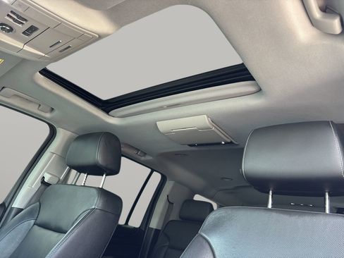 Used 2019 Chevrolet Suburban Premier image 20