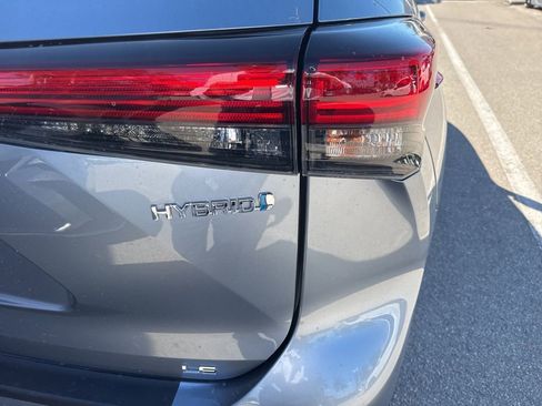 Used 2021 Toyota Highlander LE image 7