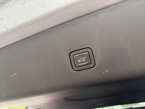 Used 2023 Chevrolet Traverse LT AWD/4WD image 14