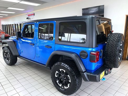 Used 2024 Jeep Wrangler Unlimited Rubicon 4xe w/ Convenience Group AWD/4WD image 5