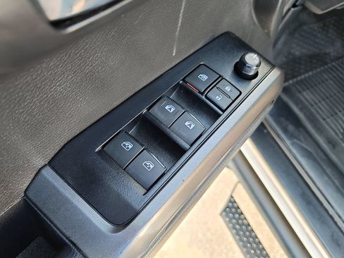 Used 2023 Toyota Tacoma TRD Off-Road w/ Technology Package AWD/4WD image 11