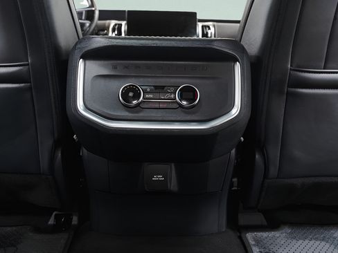 Used 2025 Ford Expedition Platinum AWD/4WD image 36