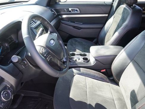 Used 2018 Ford Explorer XLT w/ Equipment Group 202A FWD image 19