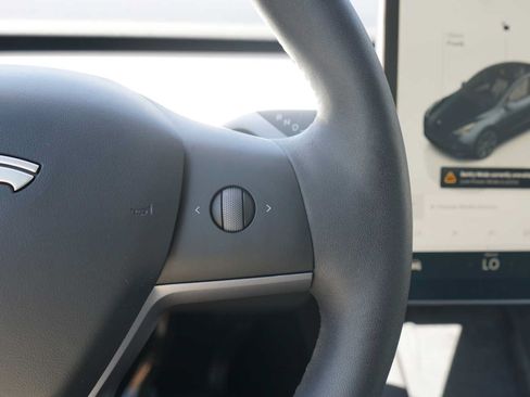 Used 2025 Tesla Model Y Long Range RWD image 15