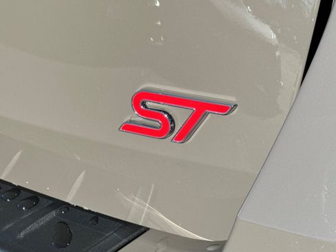 New 2026 Ford Explorer ST w/ Sun And Sound Package image 8