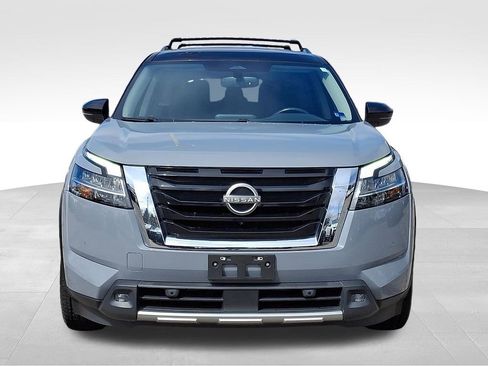 Used 2022 Nissan Pathfinder SL image 2