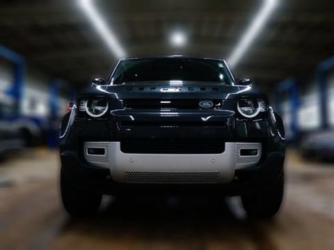 Used 2023 Land Rover Defender 90 S image 2